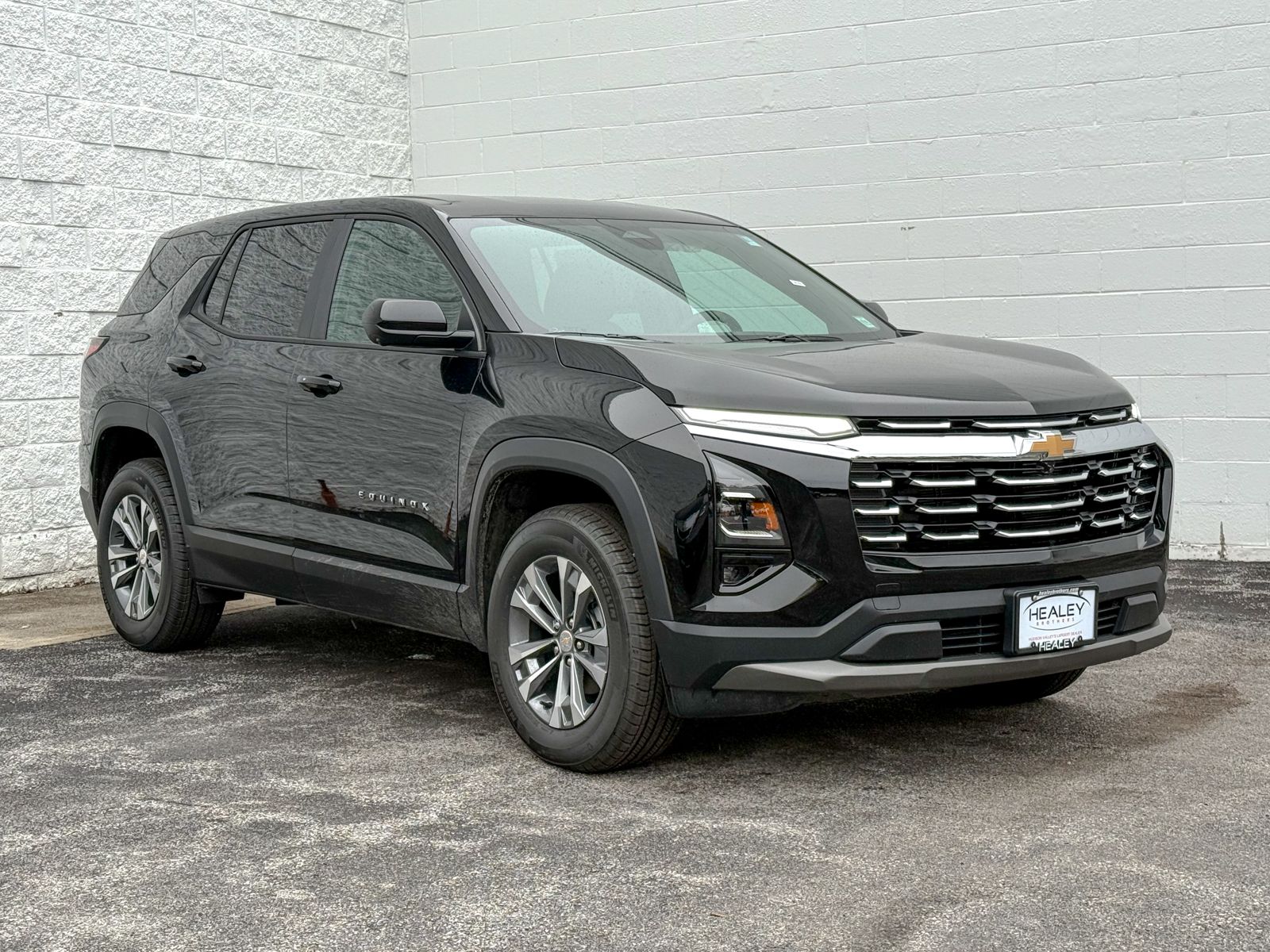 Photo view of 2026 Chevrolet Equinox in Black