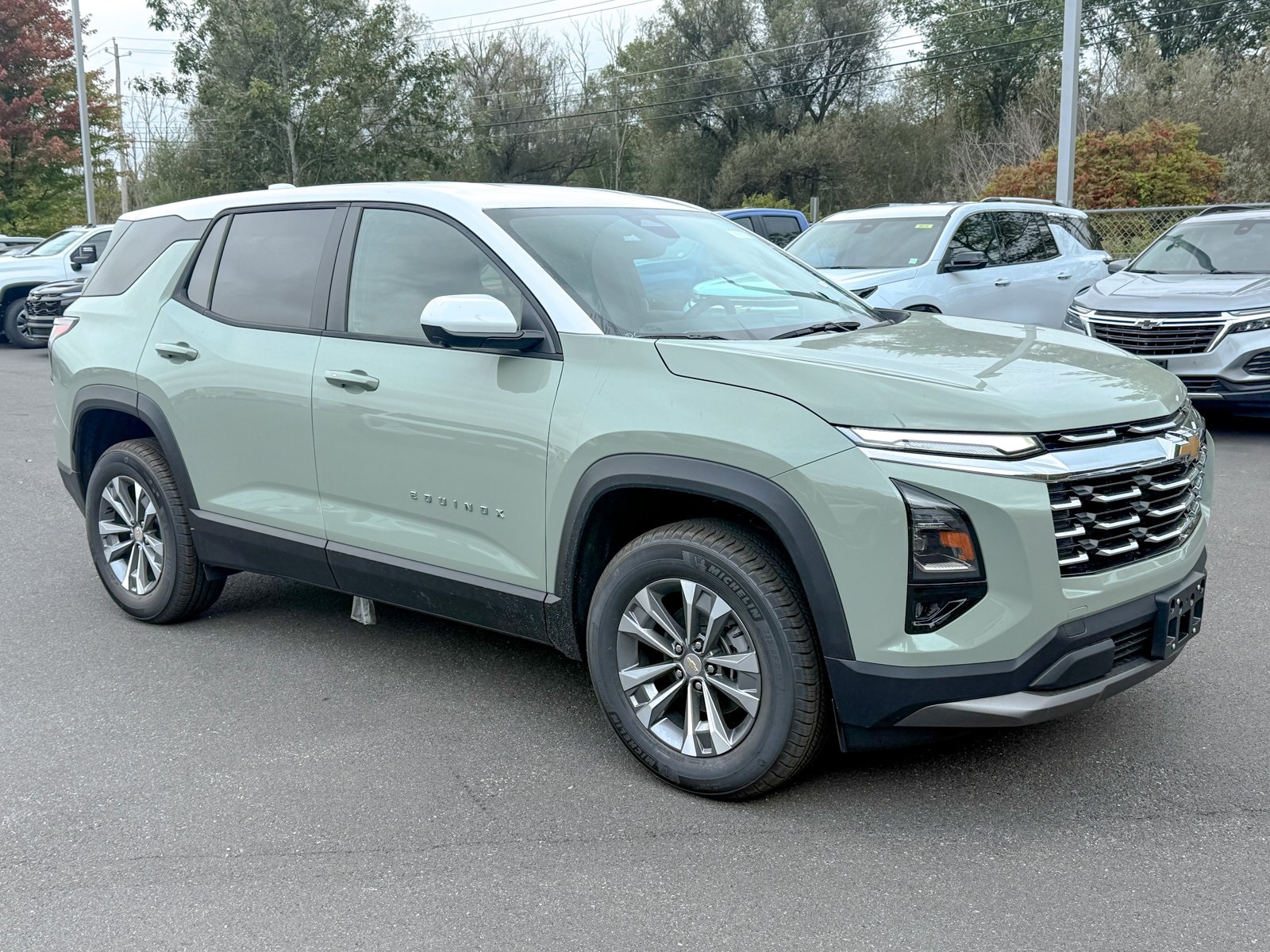 Photo view of 2026 Chevrolet Equinox in Green