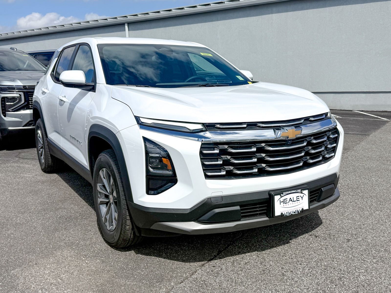 Photo view of 2026 Chevrolet Equinox in White