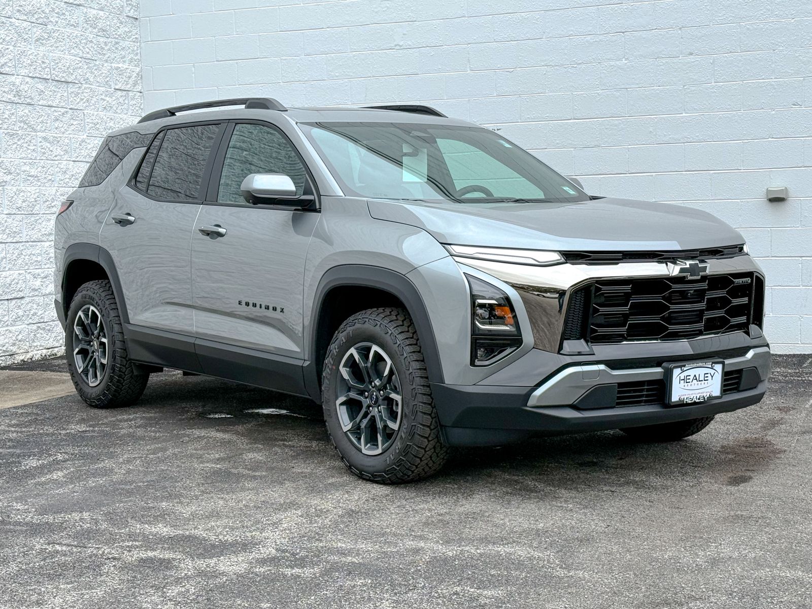 Photo view of 2026 Chevrolet Equinox in Gray