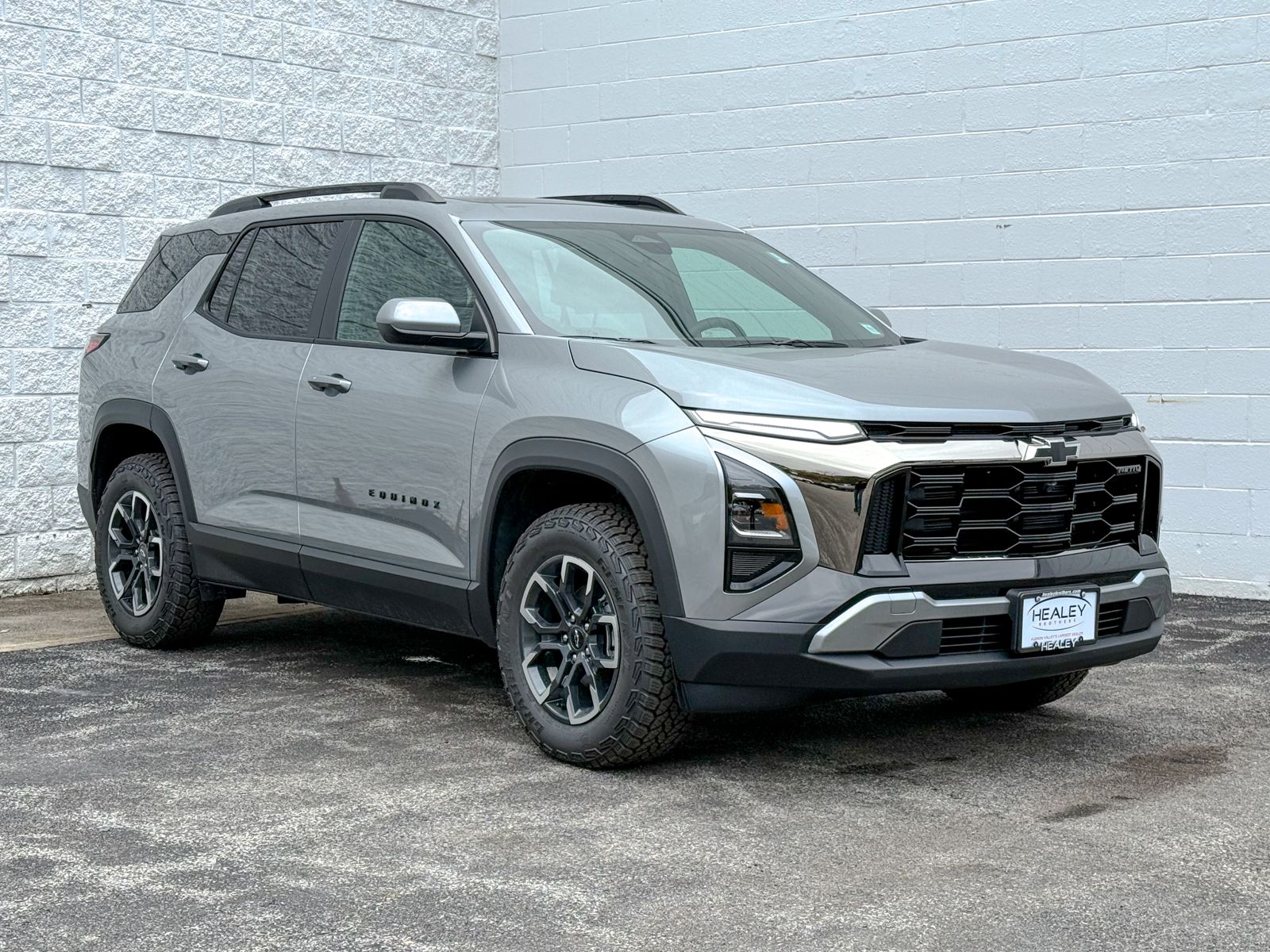 Photo view of 2026 Chevrolet Equinox in Gray