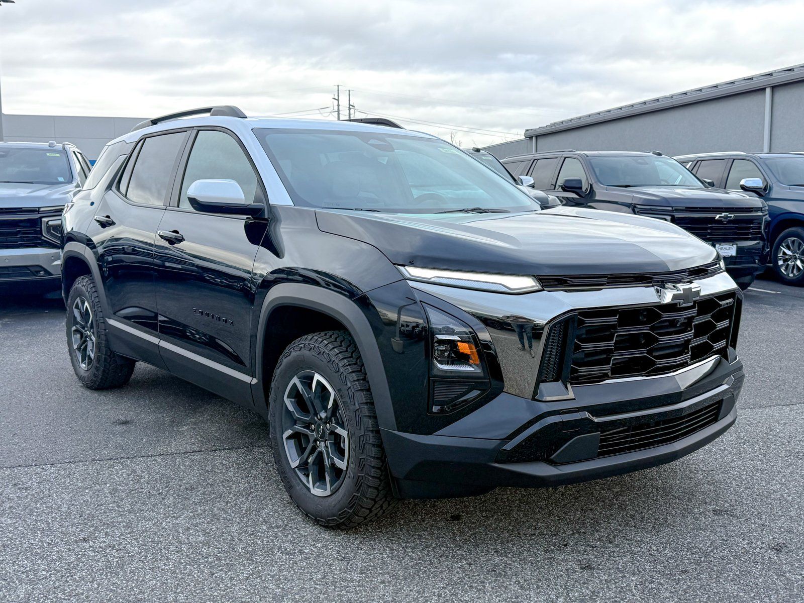 Photo view of 2026 Chevrolet Equinox in Black