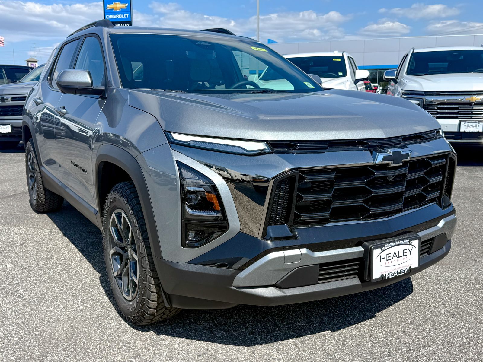 Photo view of 2026 Chevrolet Equinox in Gray