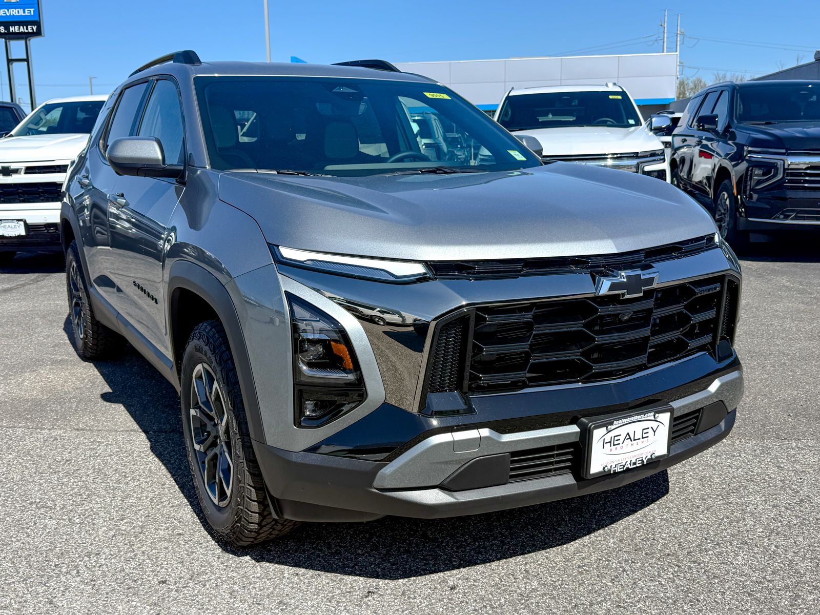 Photo view of 2026 Chevrolet Equinox in Gray