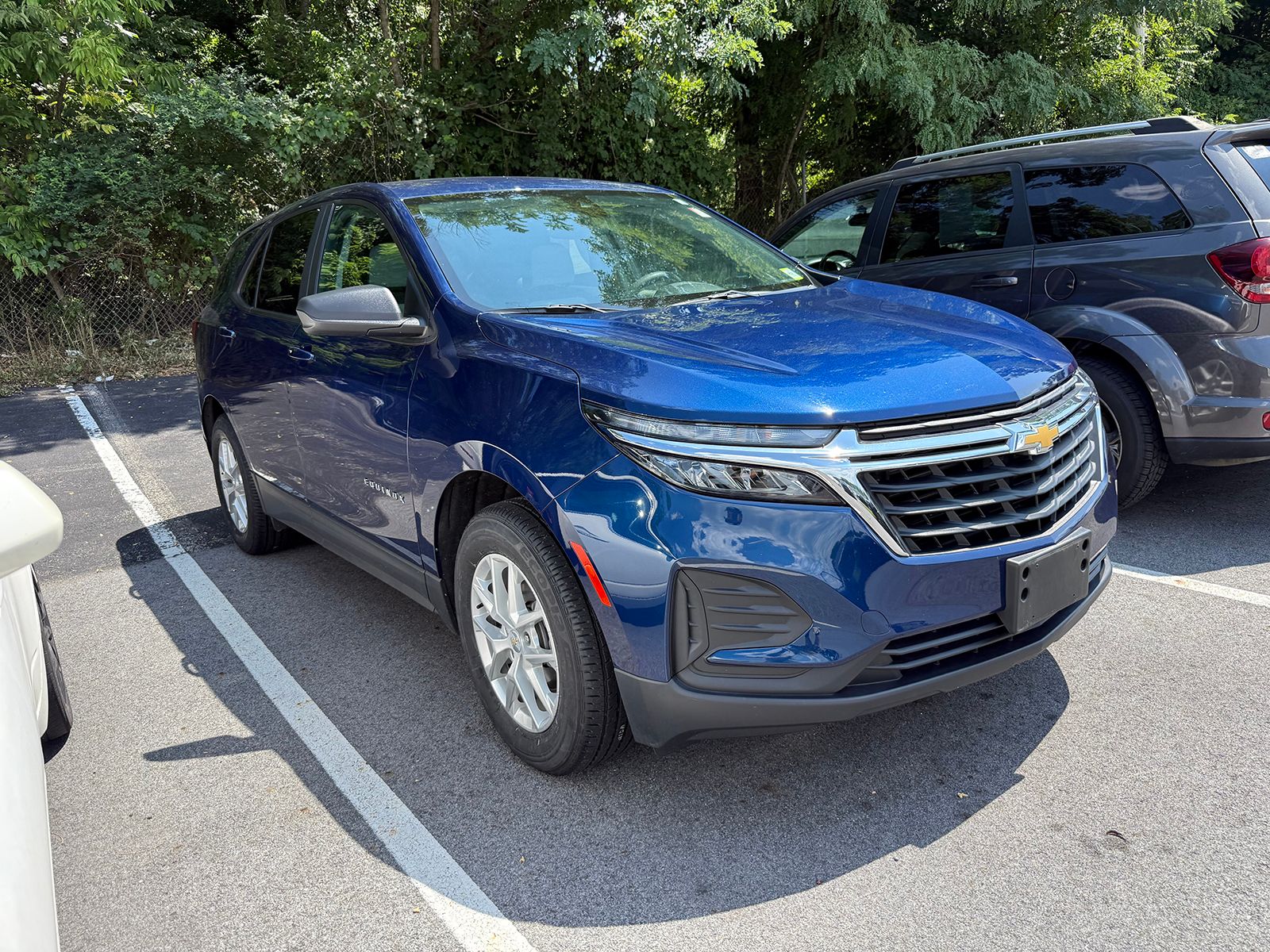 Photo view of 2023 Chevrolet Equinox in Blue