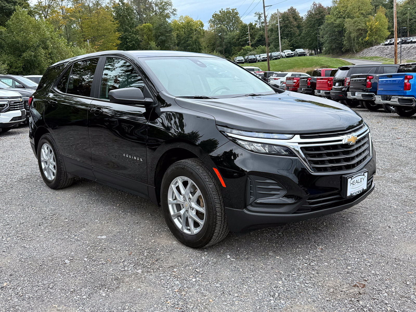 Photo view of 2023 Chevrolet Equinox in Black