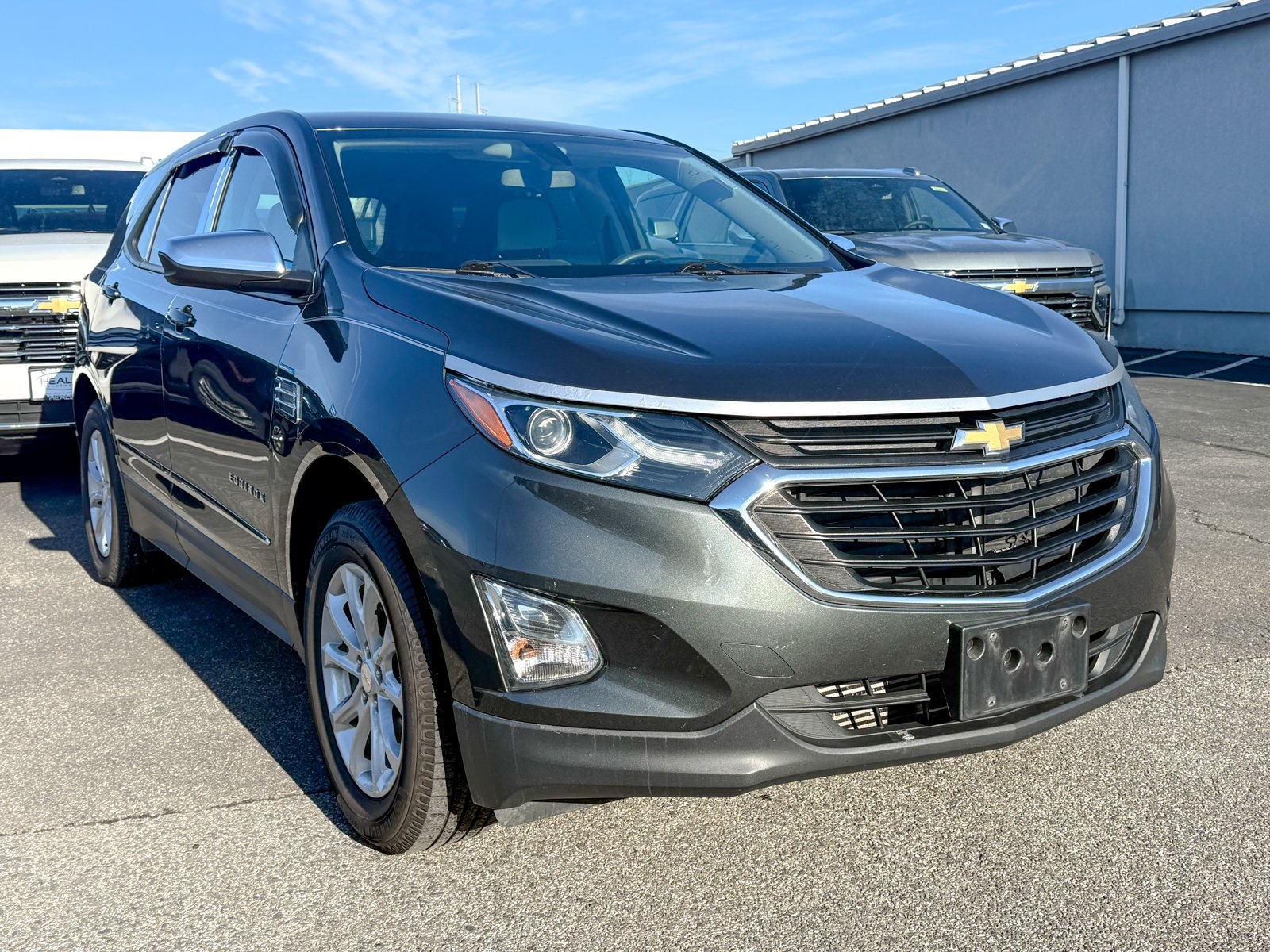 Photo view of 2019 Chevrolet Equinox in Gray