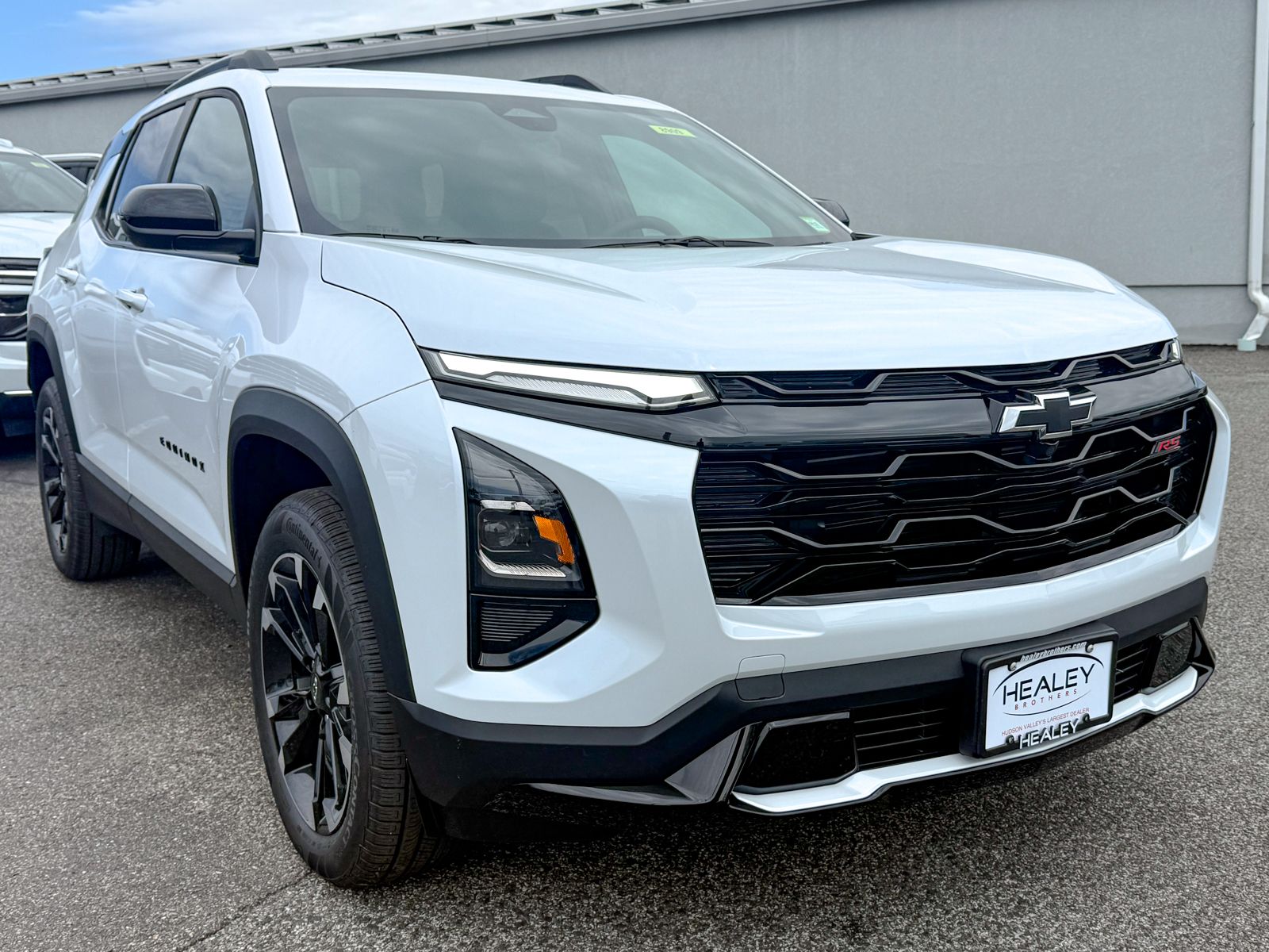 Photo view of 2026 Chevrolet Equinox in White