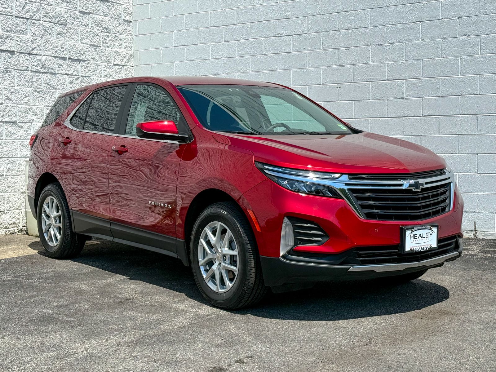 Photo view of 2024 Chevrolet Equinox in Red