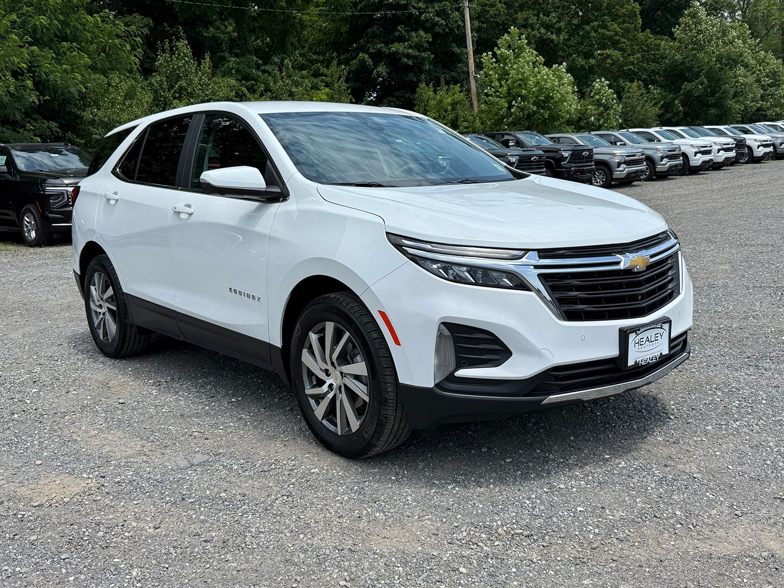 Photo view of 2024 Chevrolet Equinox in White