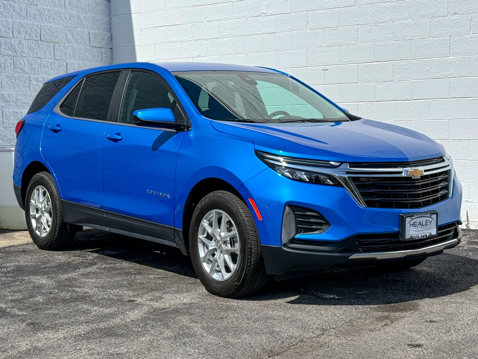 Photo view of 2024 Chevrolet Equinox in Blue