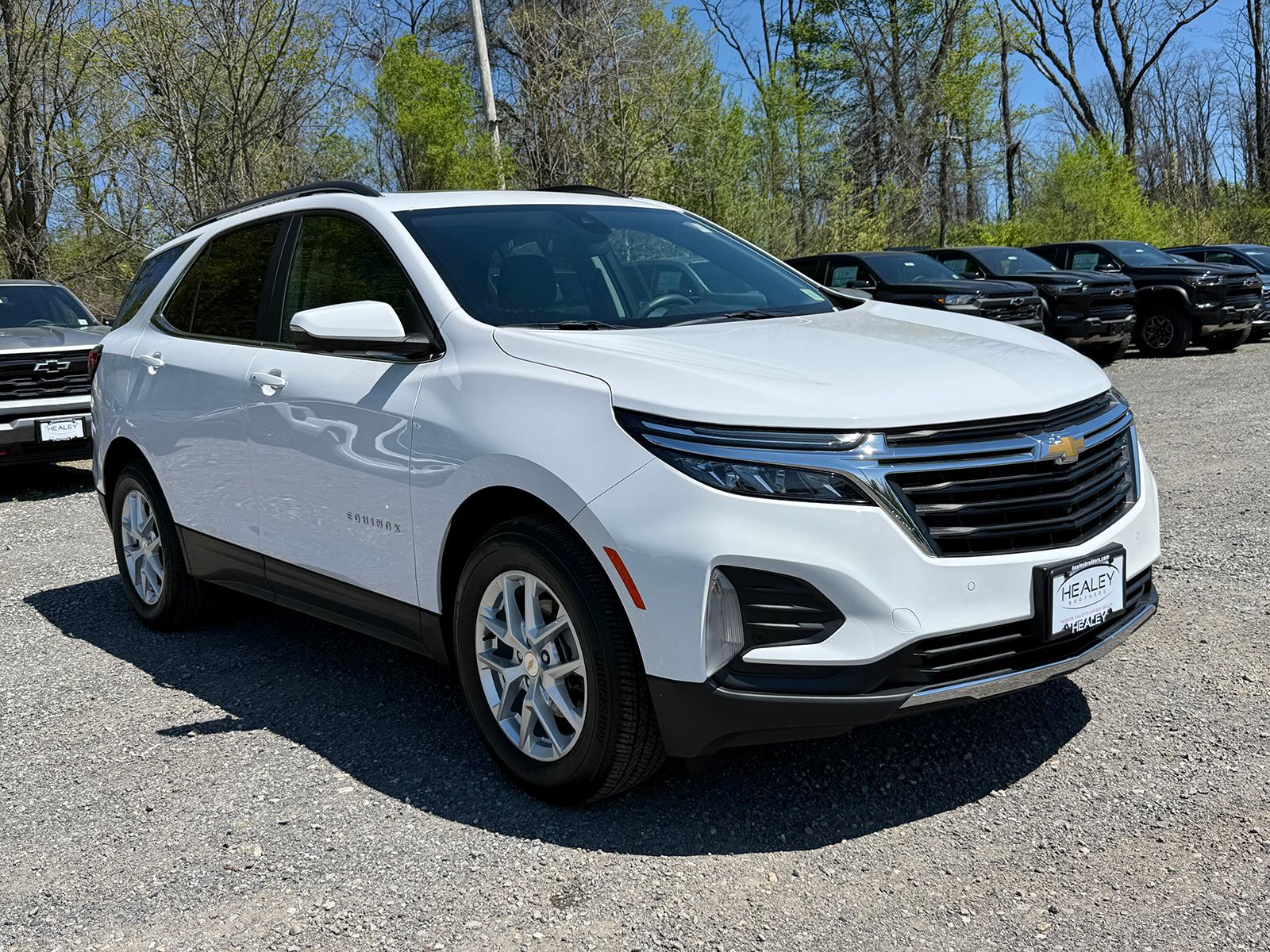 Photo view of 2023 Chevrolet Equinox in White