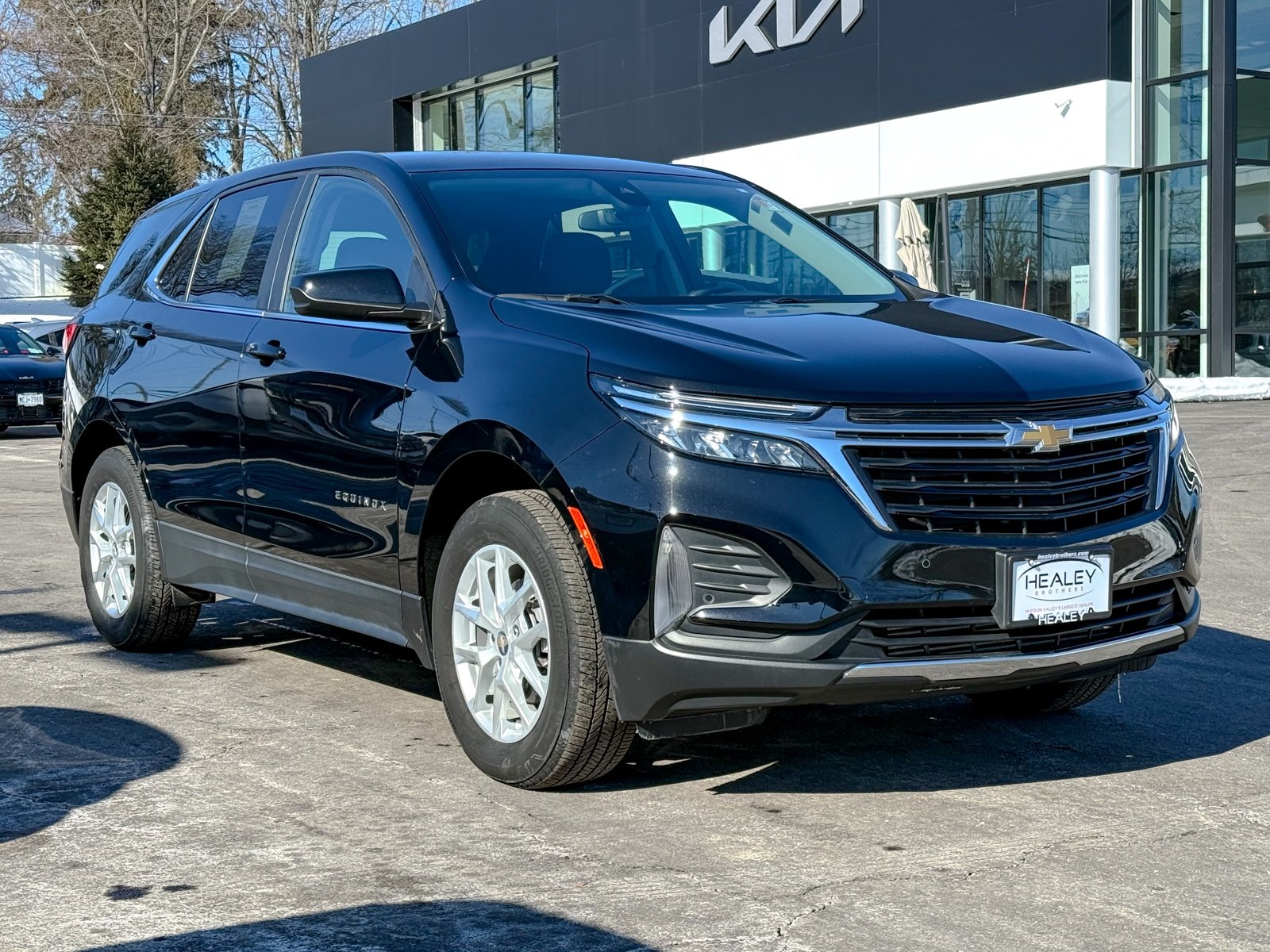 Photo view of 2023 Chevrolet Equinox in Black