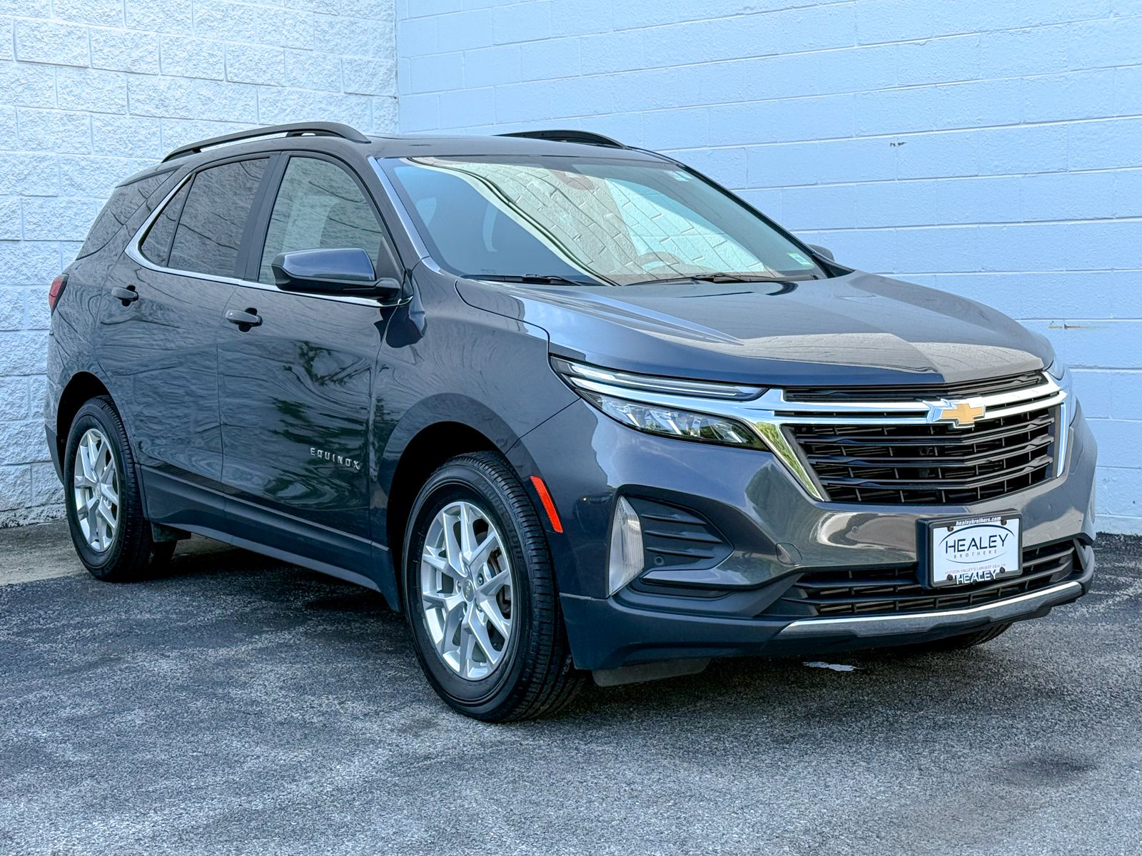 Photo view of 2022 Chevrolet Equinox in Gray