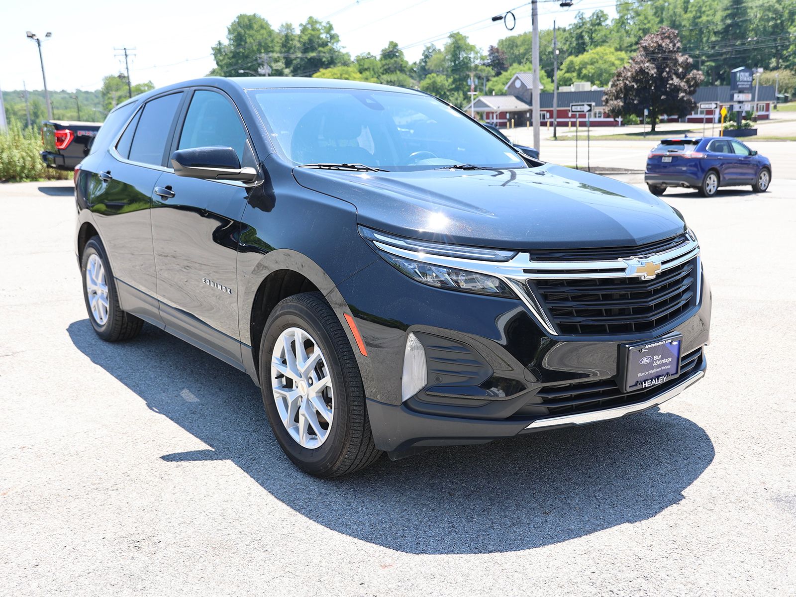 Photo view of 2022 Chevrolet Equinox in Black