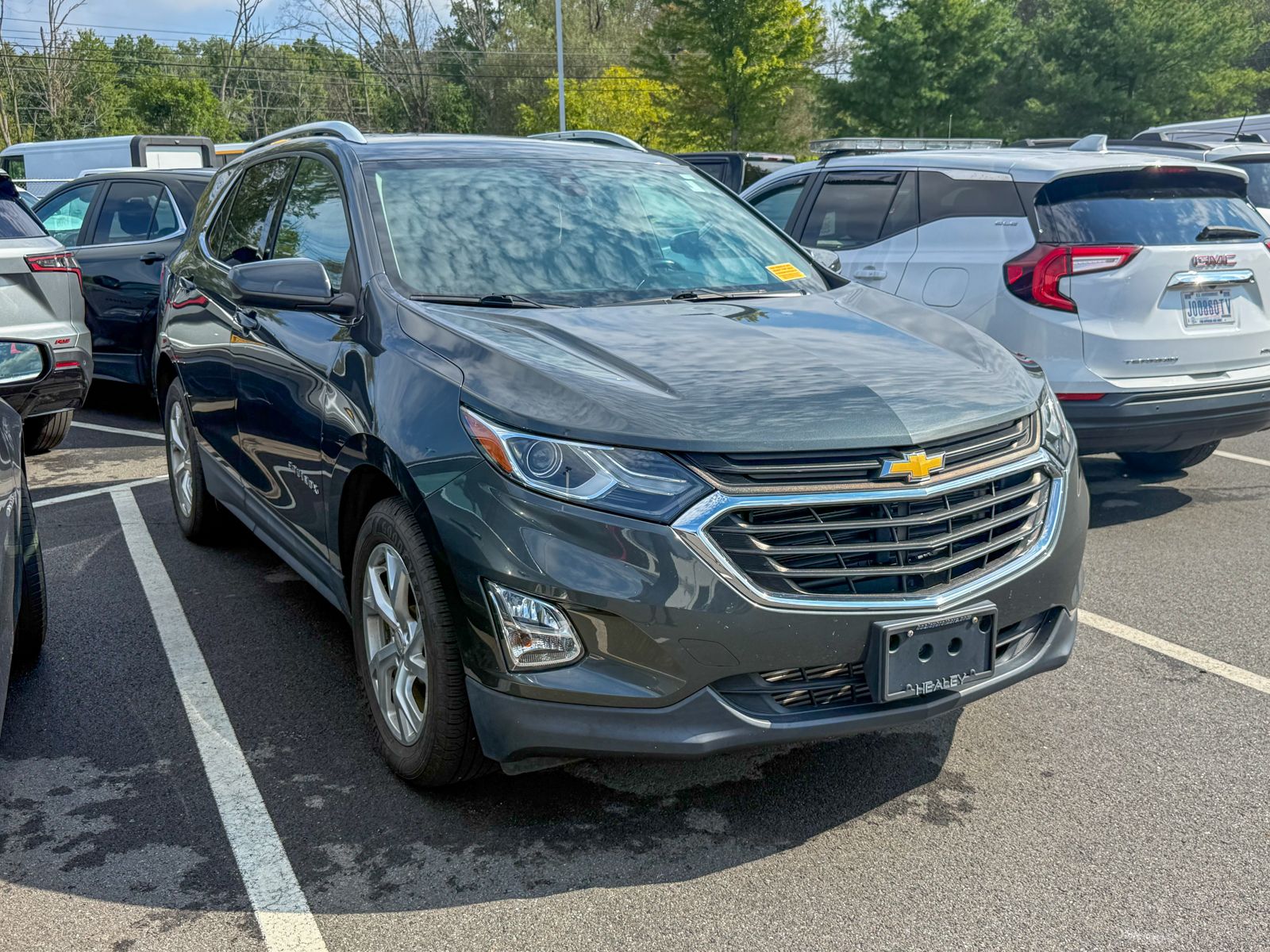 Photo view of 2020 Chevrolet Equinox in Gray