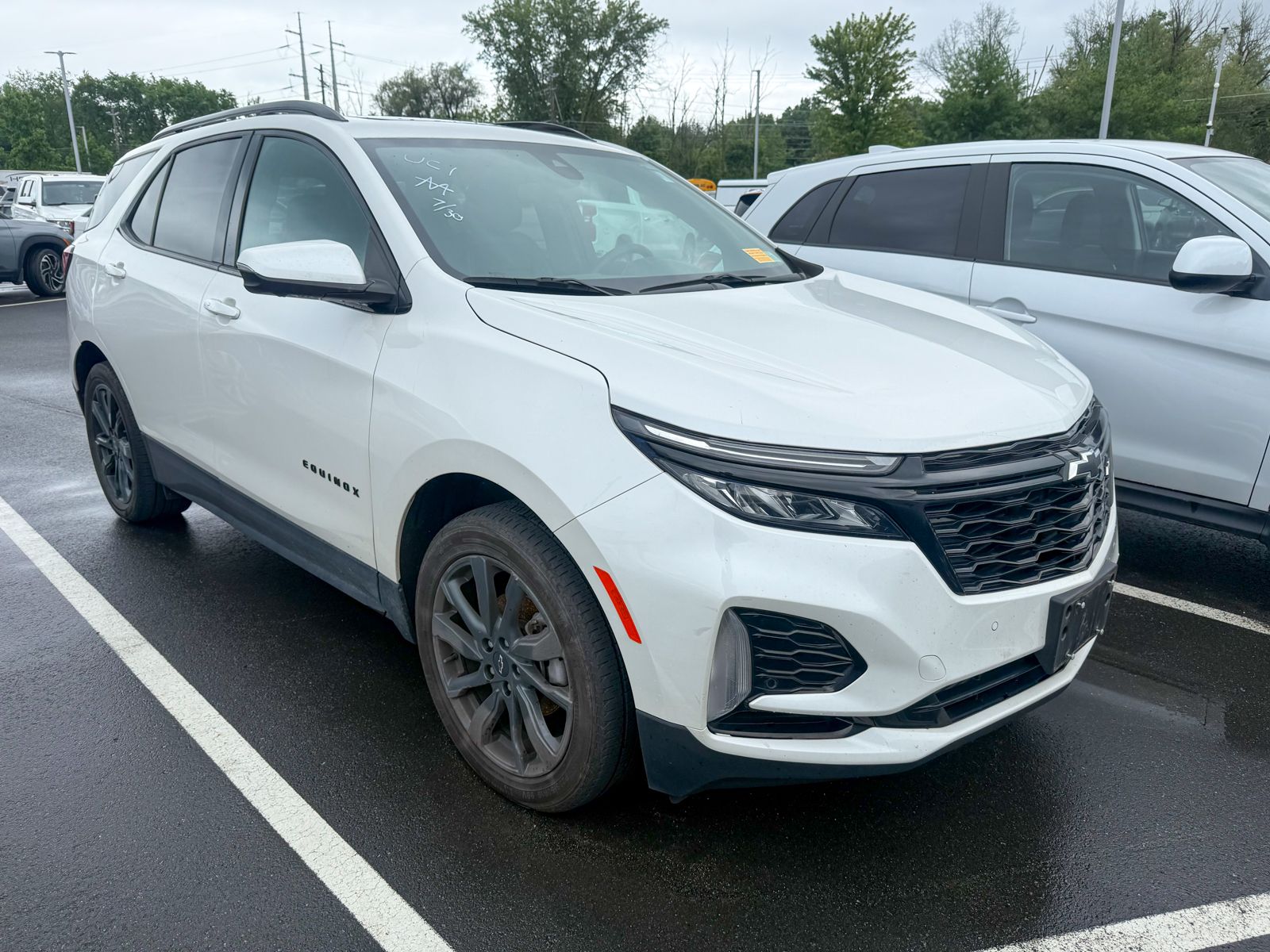 Photo view of 2024 Chevrolet Equinox in White