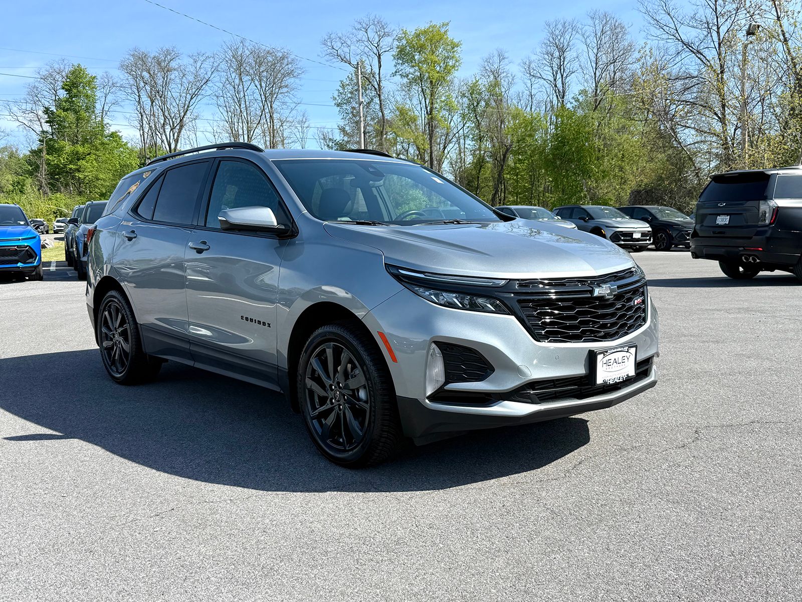 Photo view of 2024 Chevrolet Equinox in Gray