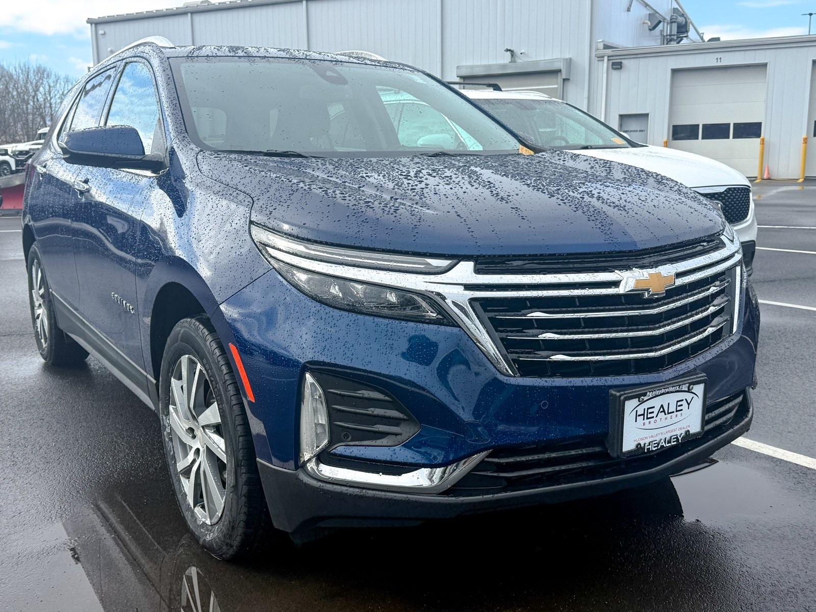 Photo view of 2023 Chevrolet Equinox in Blue