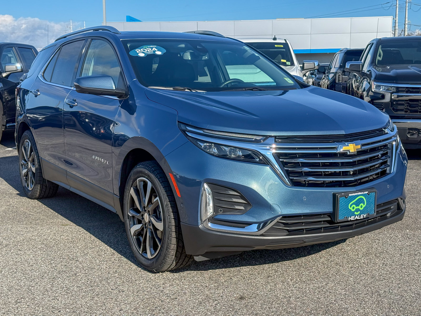 Photo view of 2024 Chevrolet Equinox in Blue