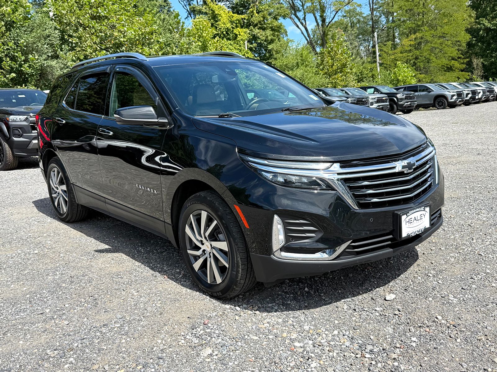 Photo view of 2024 Chevrolet Equinox in Black