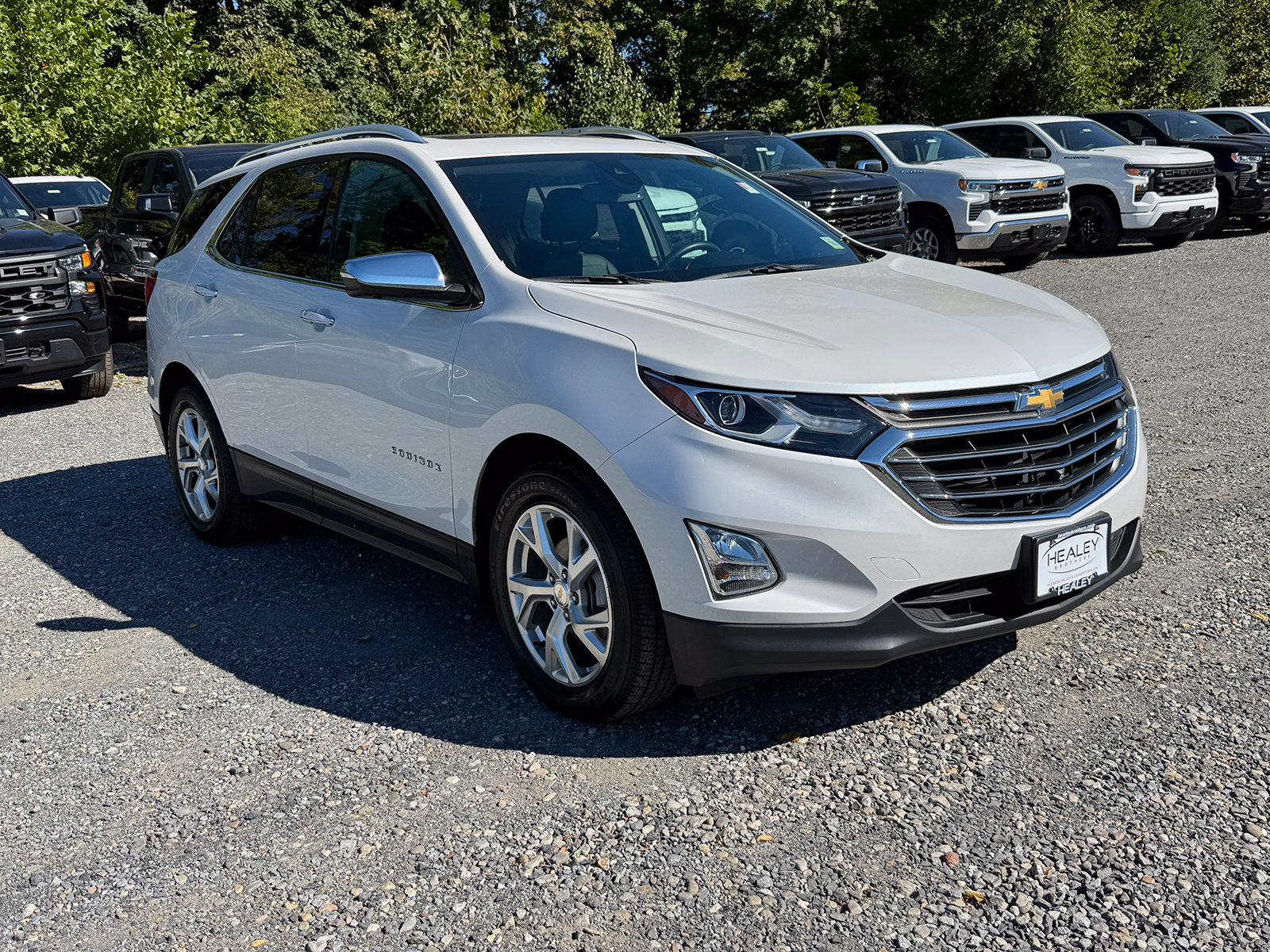 Photo view of 2021 Chevrolet Equinox in White