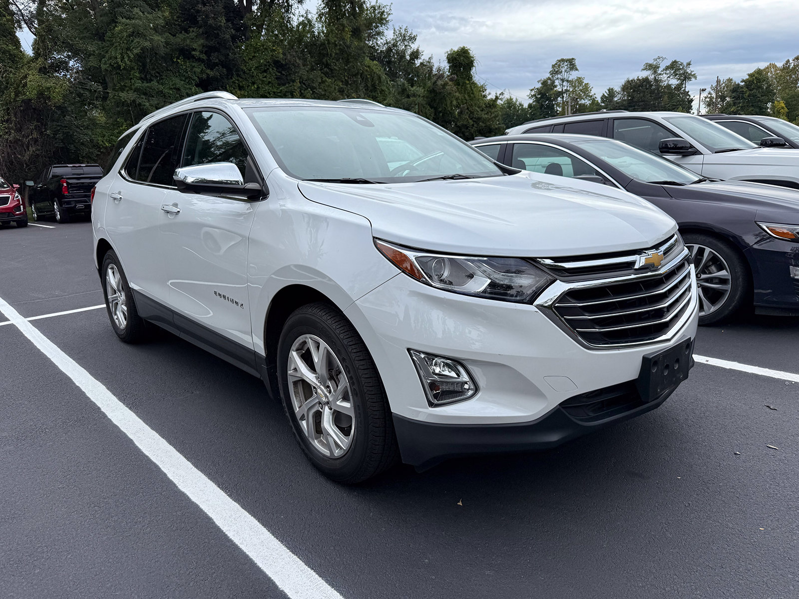 Photo view of 2021 Chevrolet Equinox in White