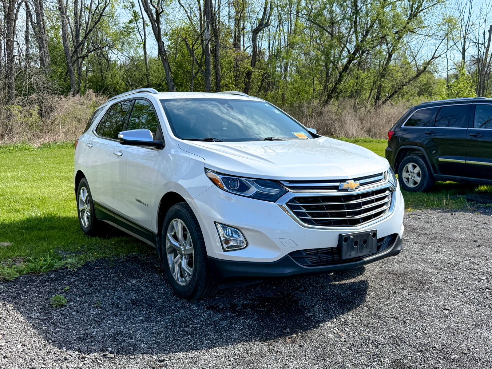 Photo view of 2021 Chevrolet Equinox in White