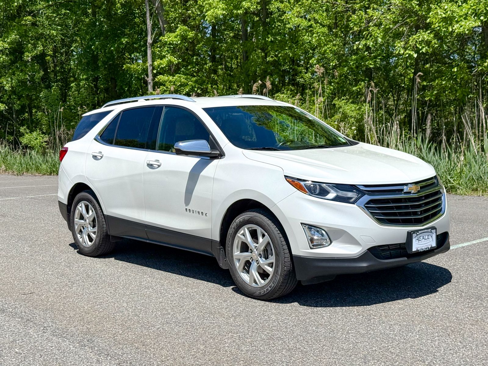 Photo view of 2021 Chevrolet Equinox in White