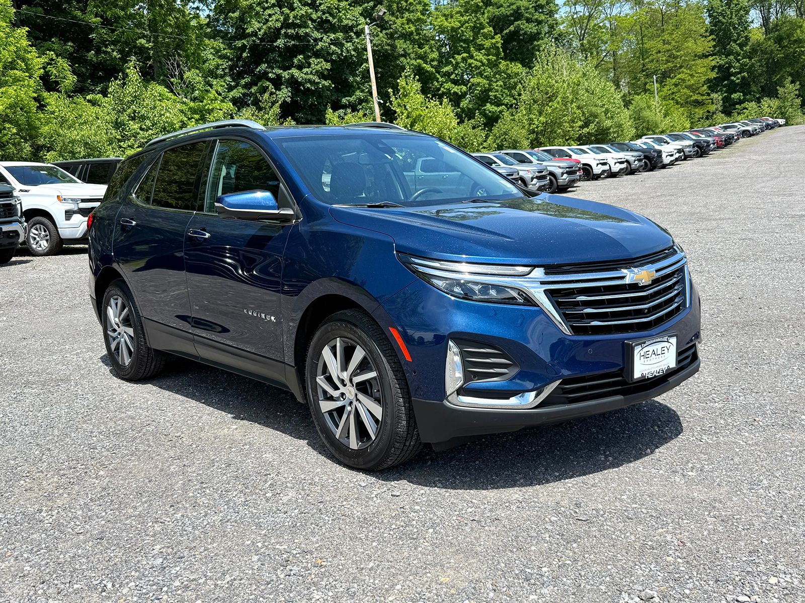 Photo view of 2022 Chevrolet Equinox in Blue
