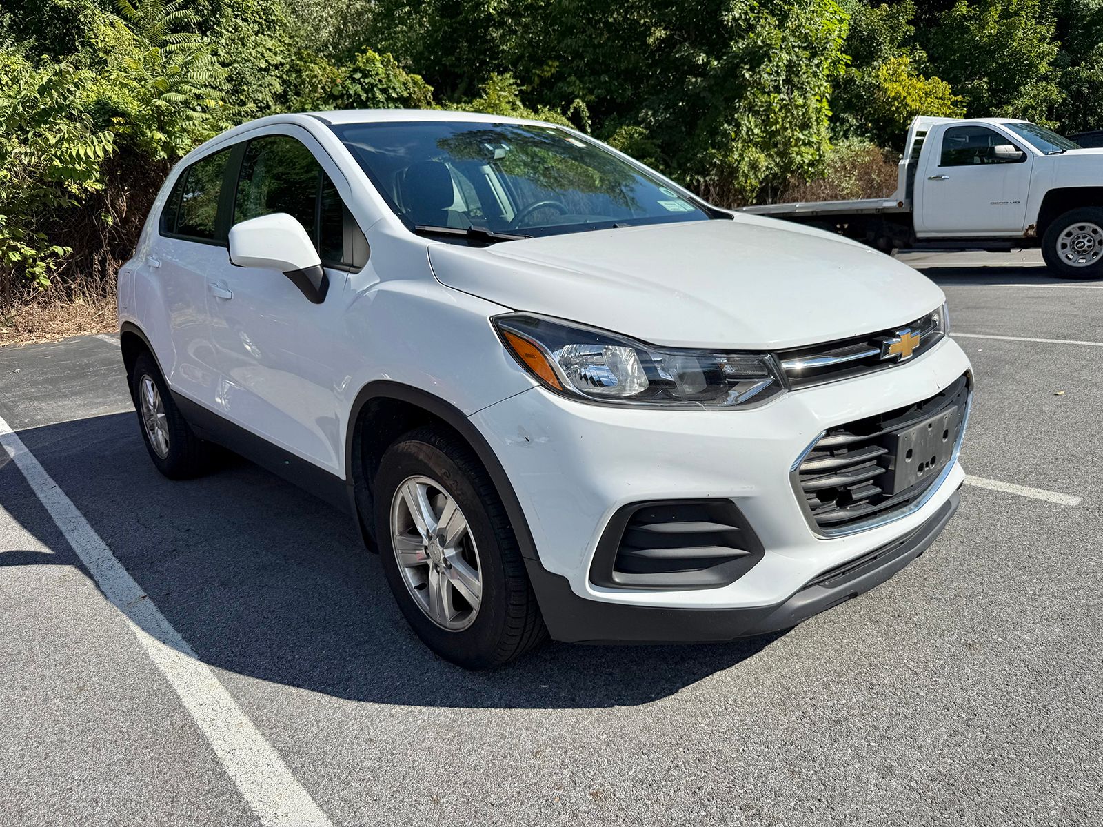 Photo view of 2017 Chevrolet Trax in White
