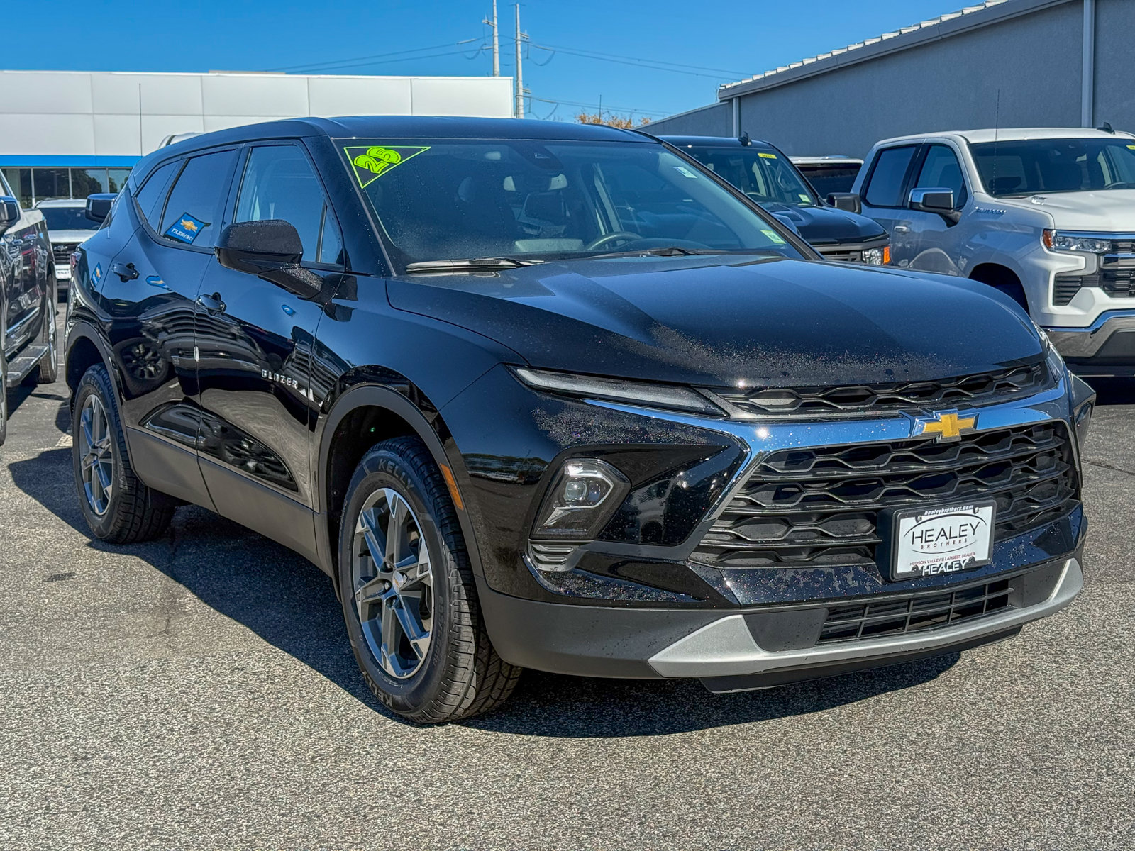 Photo view of 2025 Chevrolet Blazer in Black