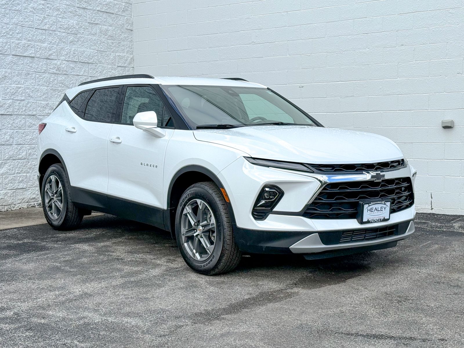 Photo view of 2026 Chevrolet Blazer in White