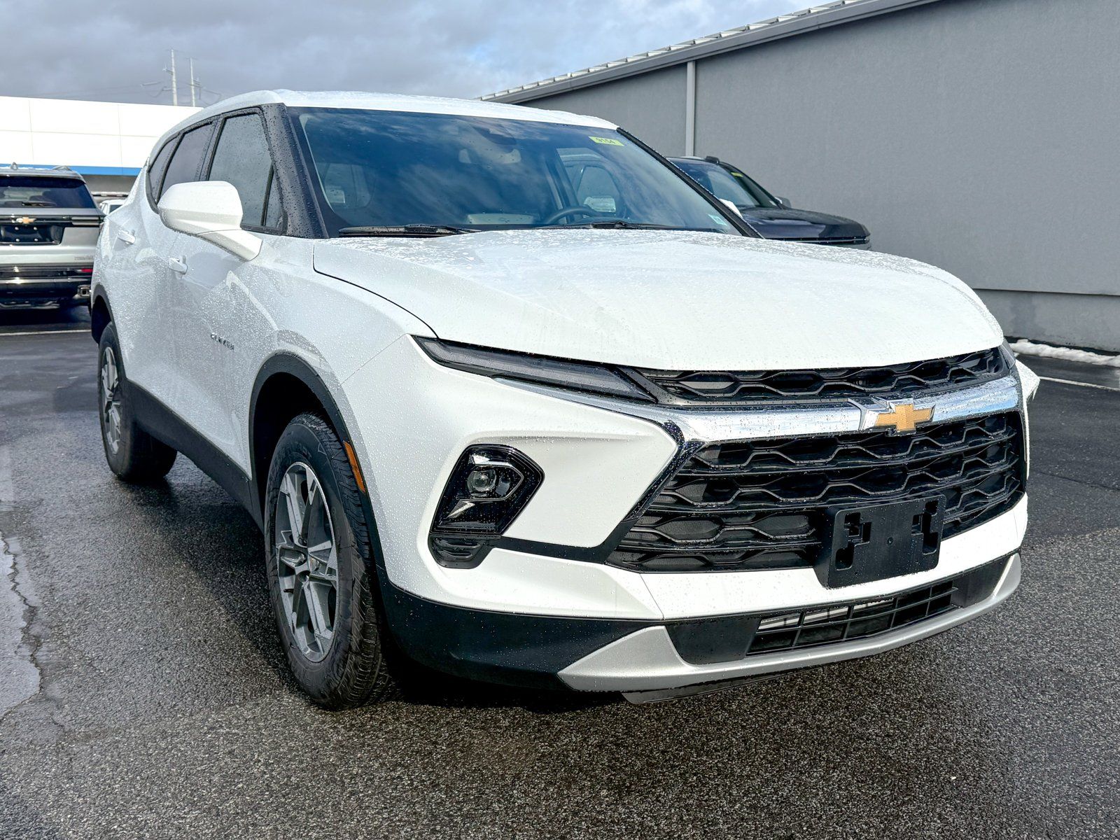 Photo view of 2025 Chevrolet Blazer in White