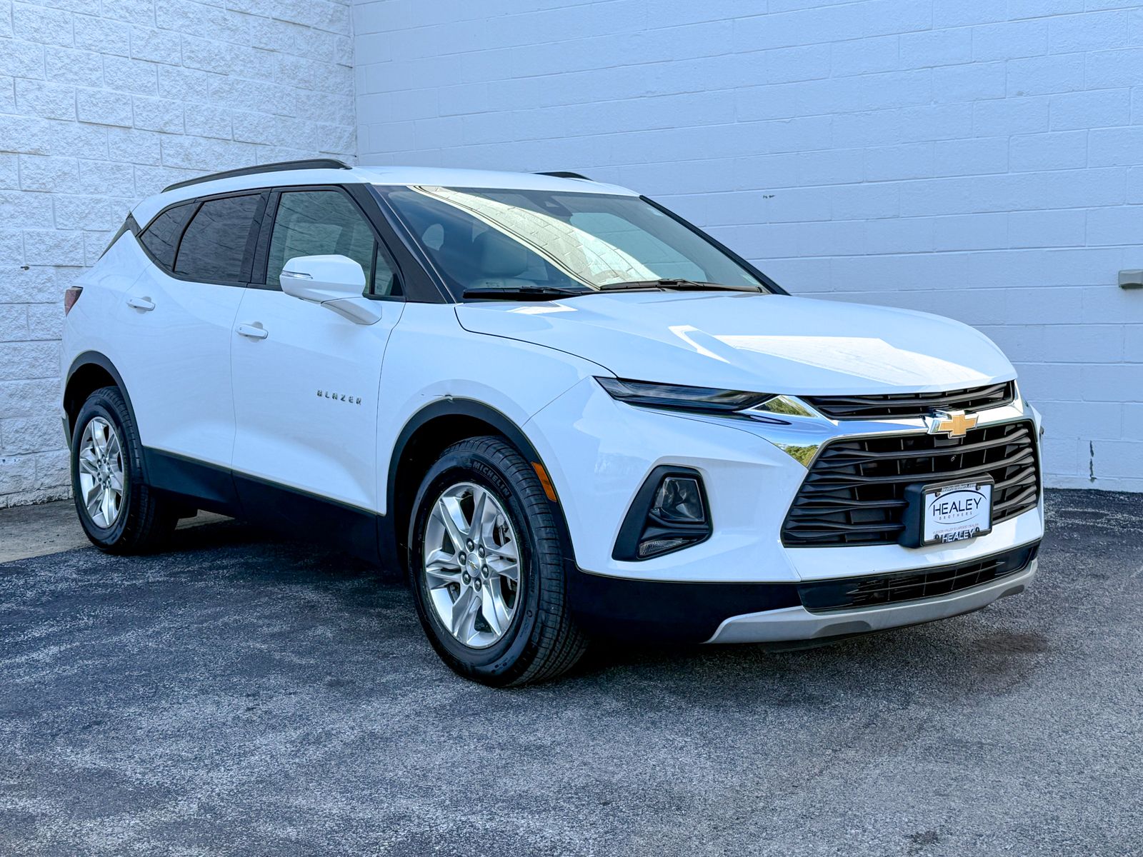 Photo view of 2019 Chevrolet Blazer in White