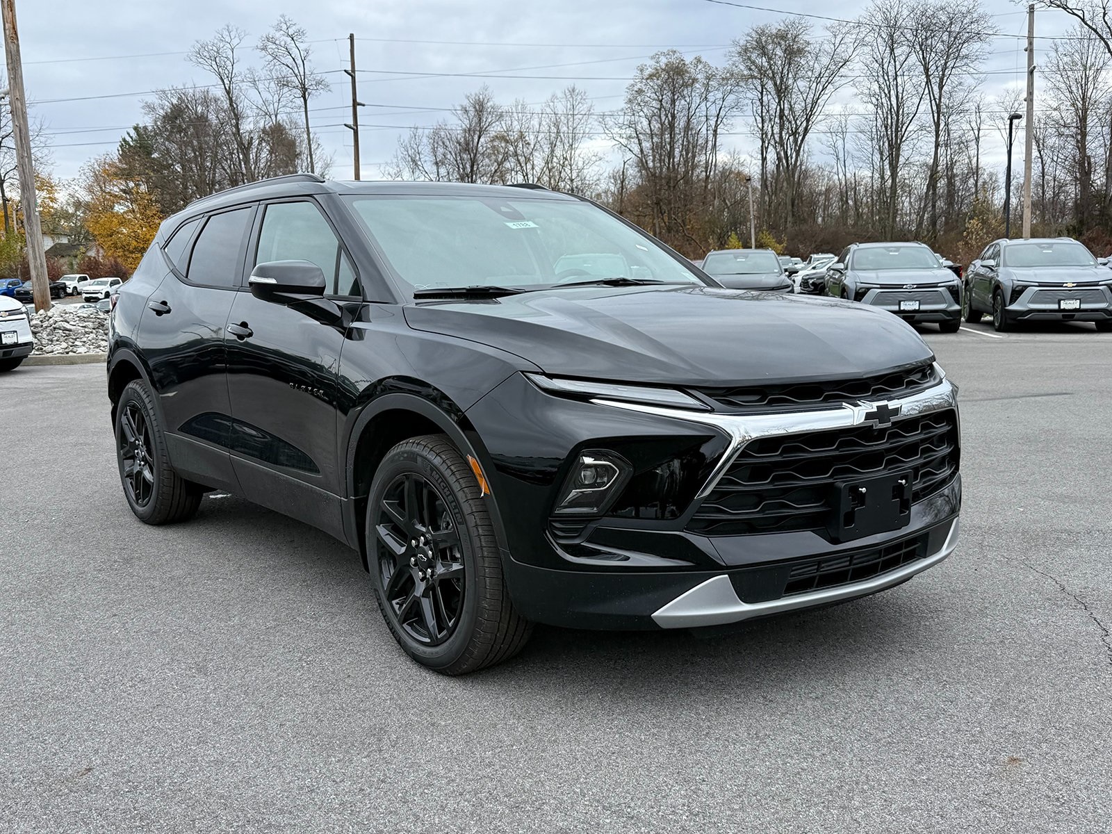Photo view of 2025 Chevrolet Blazer in Black