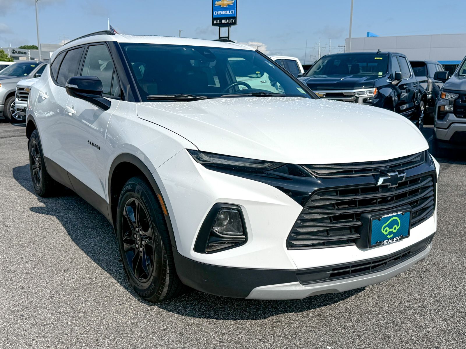 Photo view of 2021 Chevrolet Blazer in White