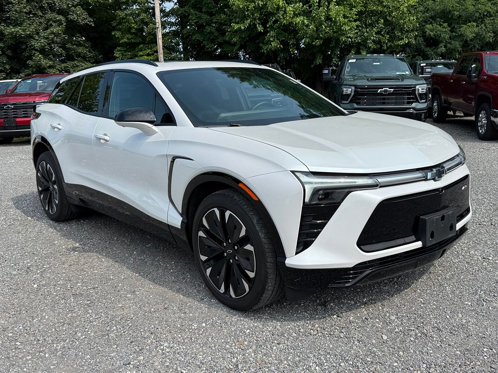 Photo view of 2024 Chevrolet Blazer EV in White