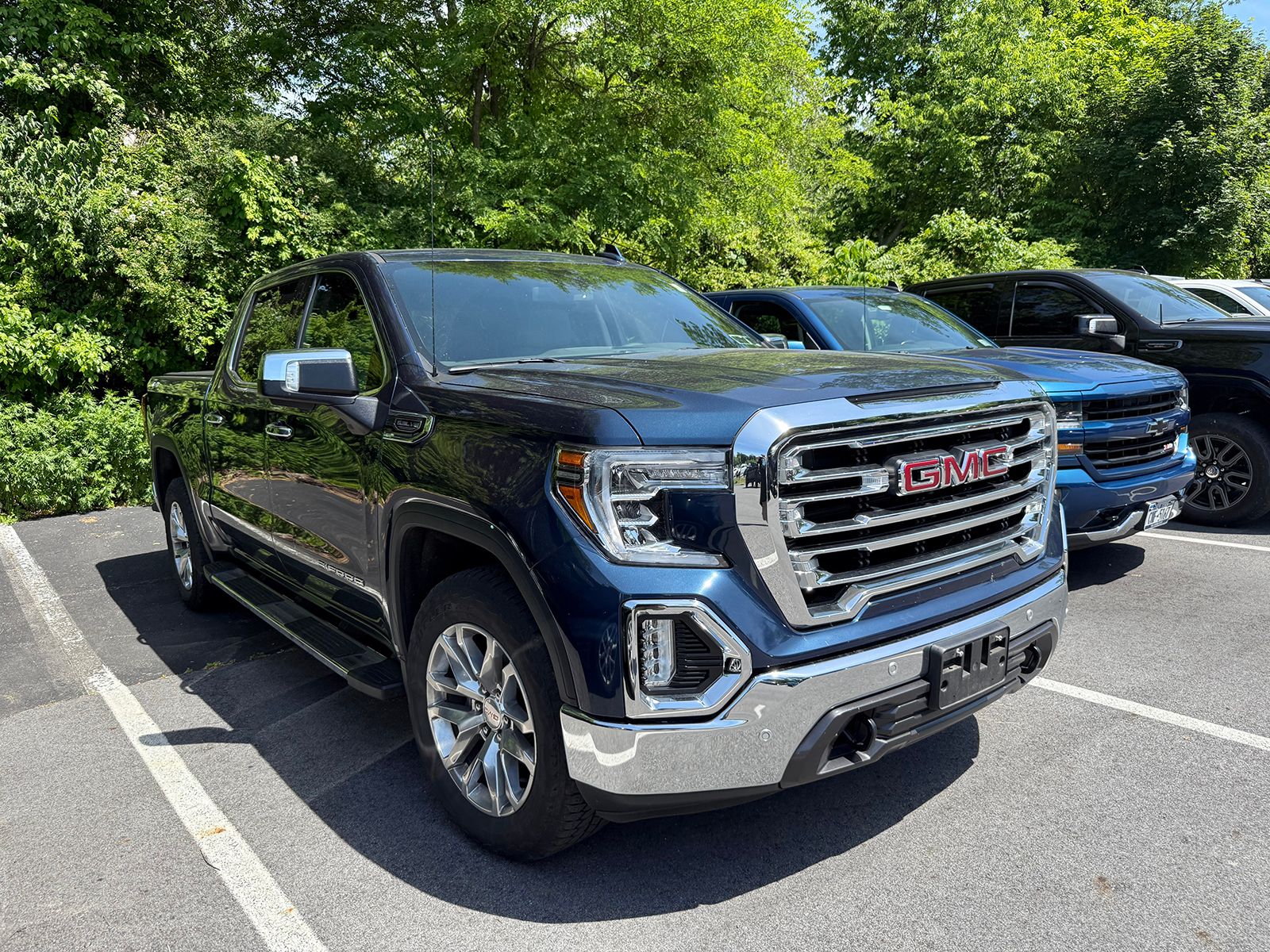 Photo view of 2022 GMC Sierra 1500 Limited in Blue