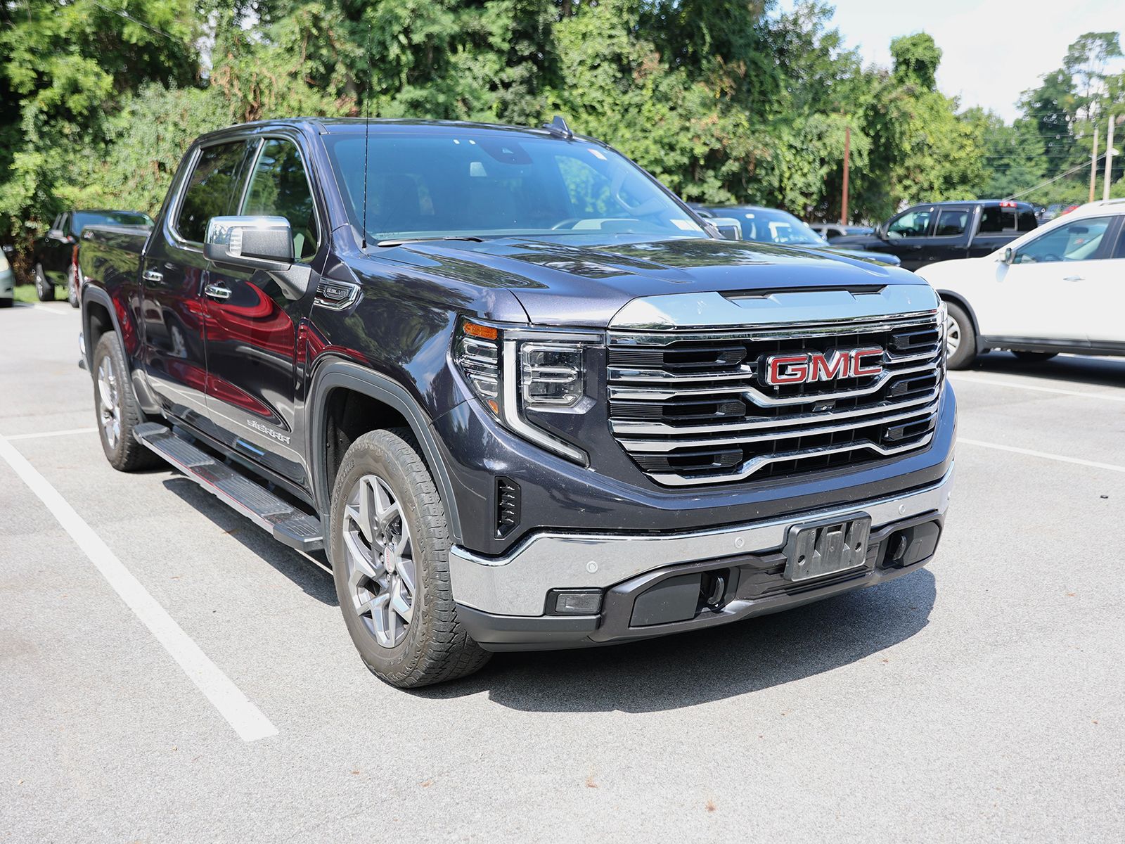 Photo view of 2023 GMC Sierra 1500 in Gray