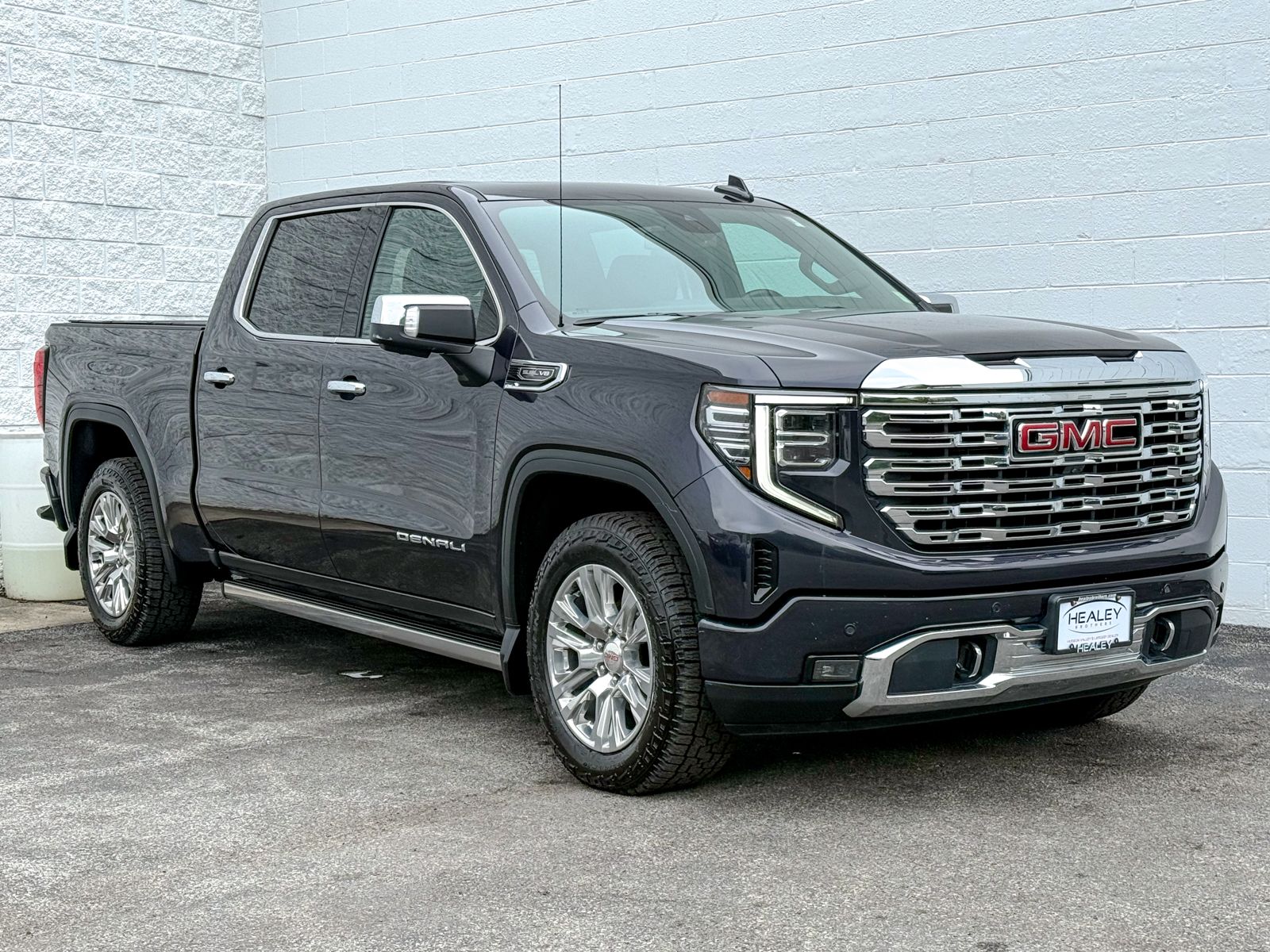 Photo view of 2022 GMC Sierra 1500 in Gray