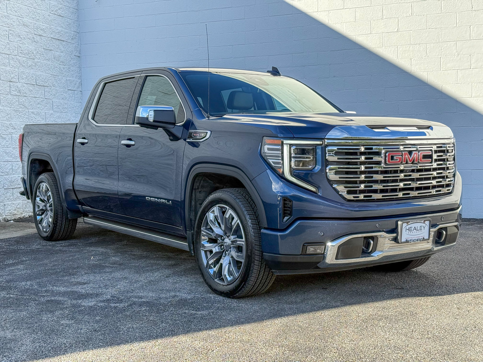 Photo view of 2023 GMC Sierra 1500 in Blue