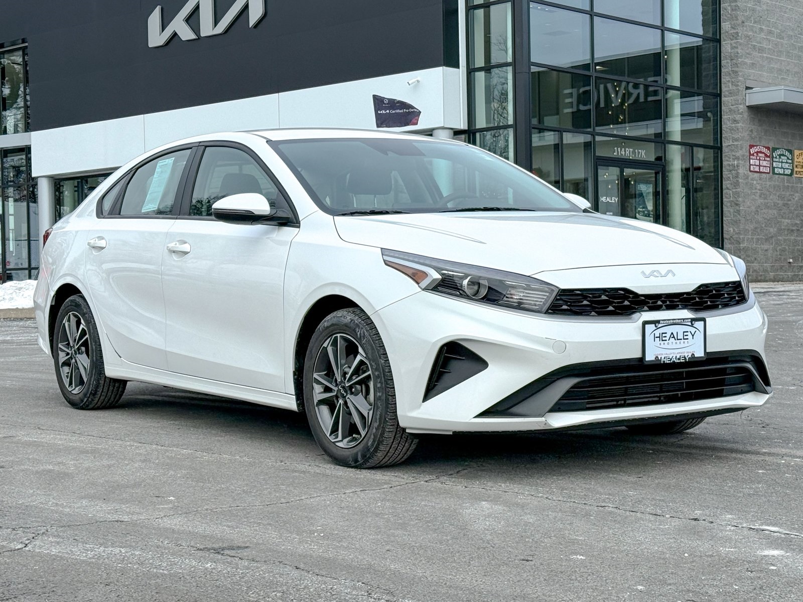 Photo view of 2023 Kia Forte in White