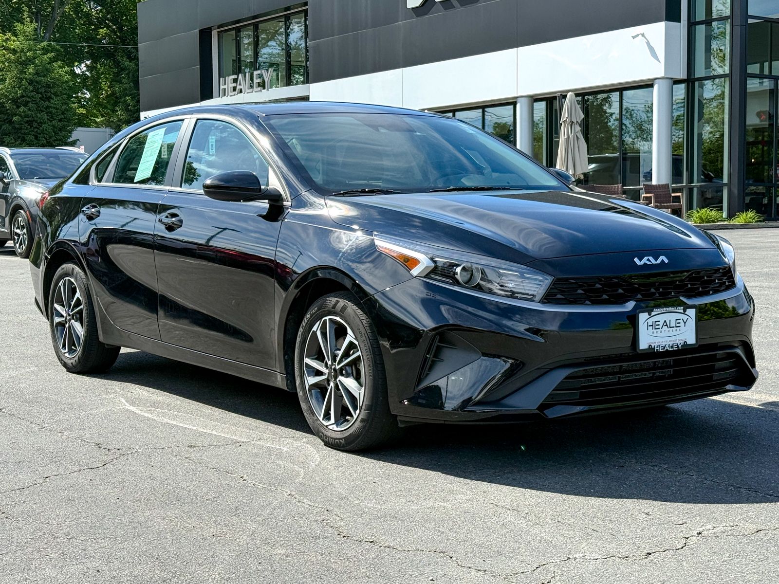 Photo view of 2023 Kia Forte in Black