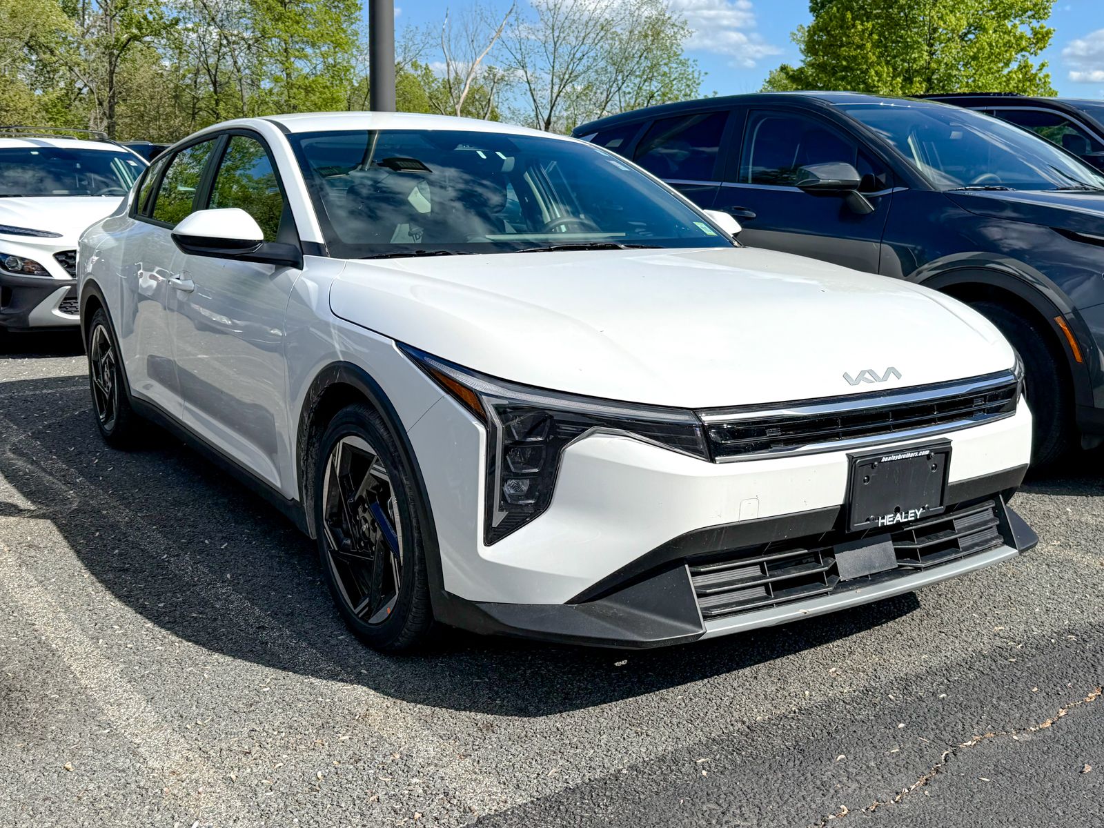 Photo view of 2025 Kia K4 in White