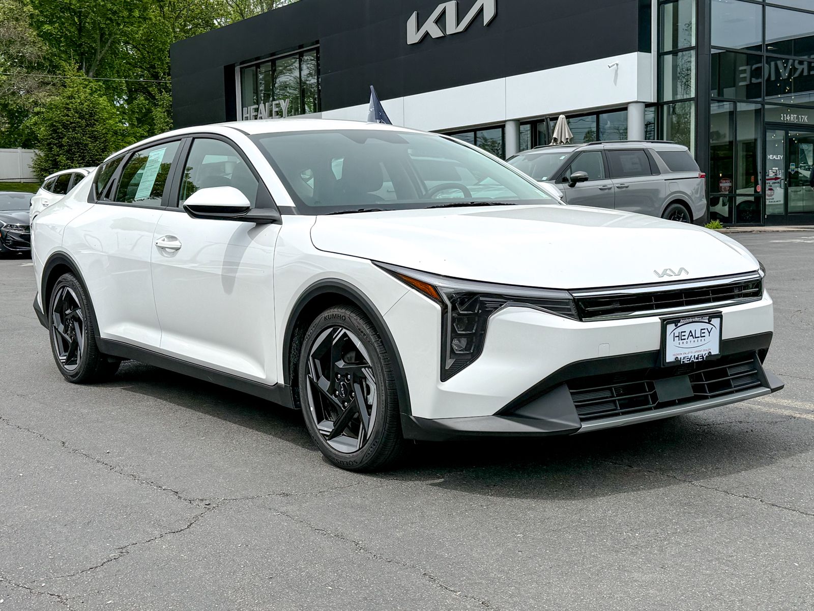 Photo view of 2025 Kia K4 in White