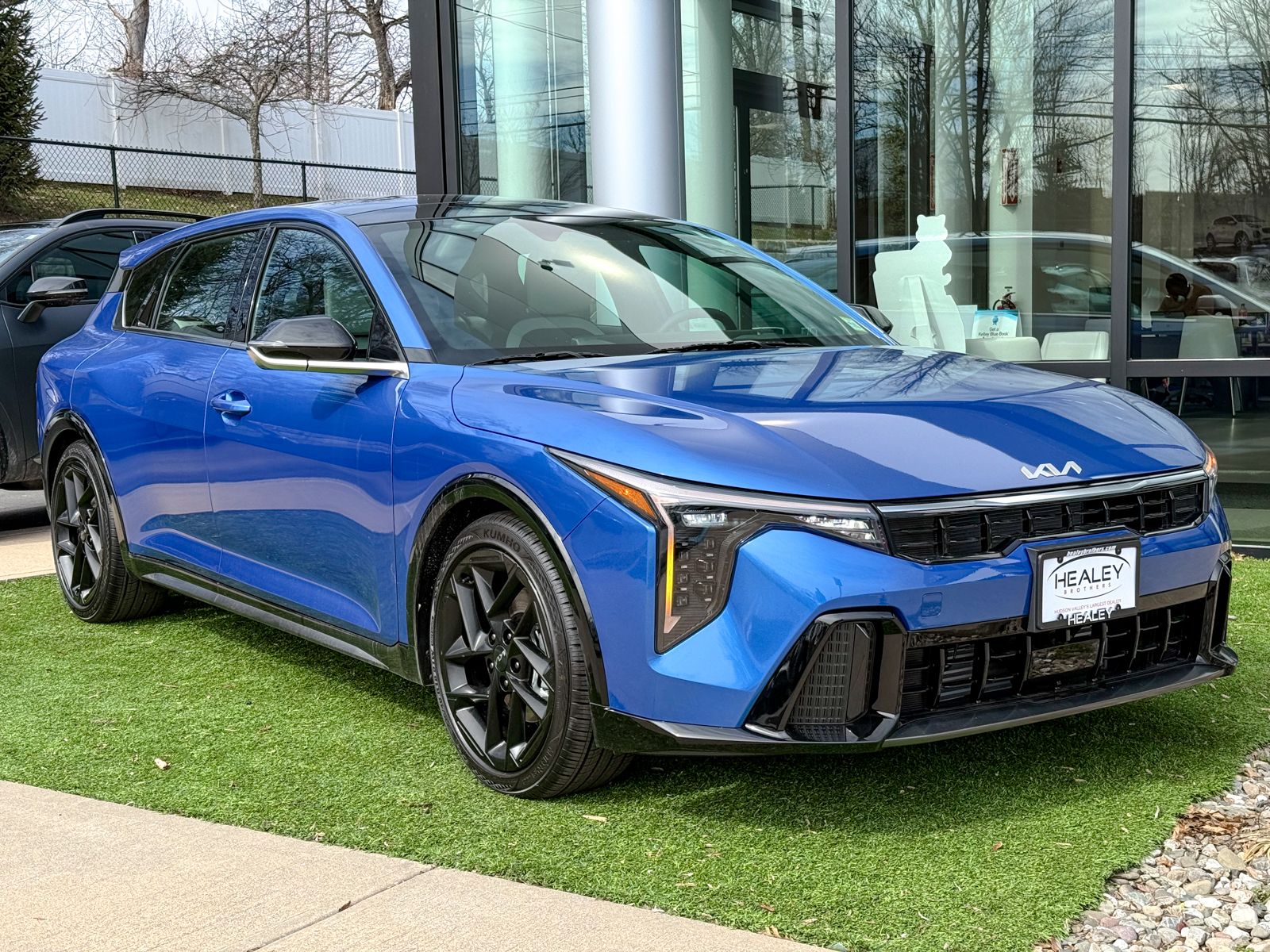 Photo view of 2026 Kia K4 Hatchback in Blue