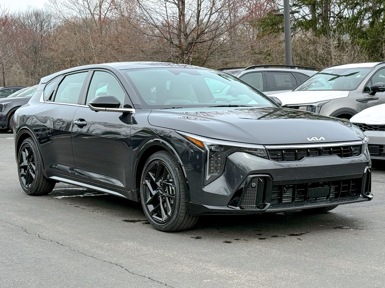 Photo view of 2026 Kia K4 Hatchback in Gray