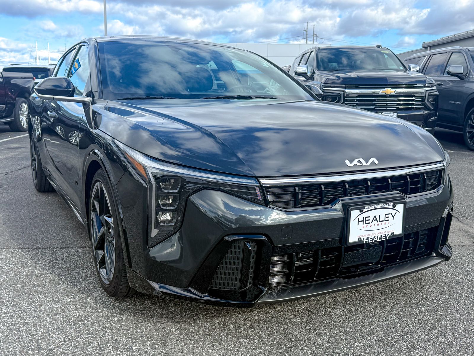 Photo view of 2025 Kia K4 in Gray