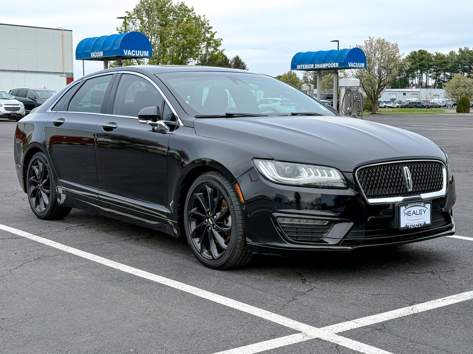 Photo view of 2020 Lincoln MKZ in Black